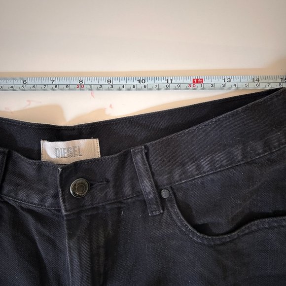 Low Rise Fring Jean Shorts | Diesel - Picture 10 of 11